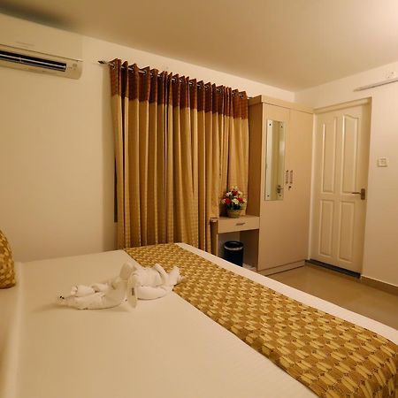 Hotel Swarna Residency Kochi Exterior foto