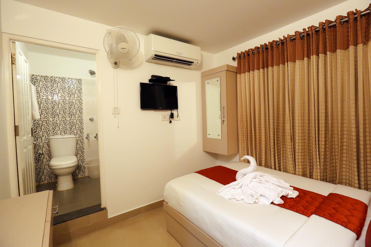 Hotel Swarna Residency Kochi Exterior foto