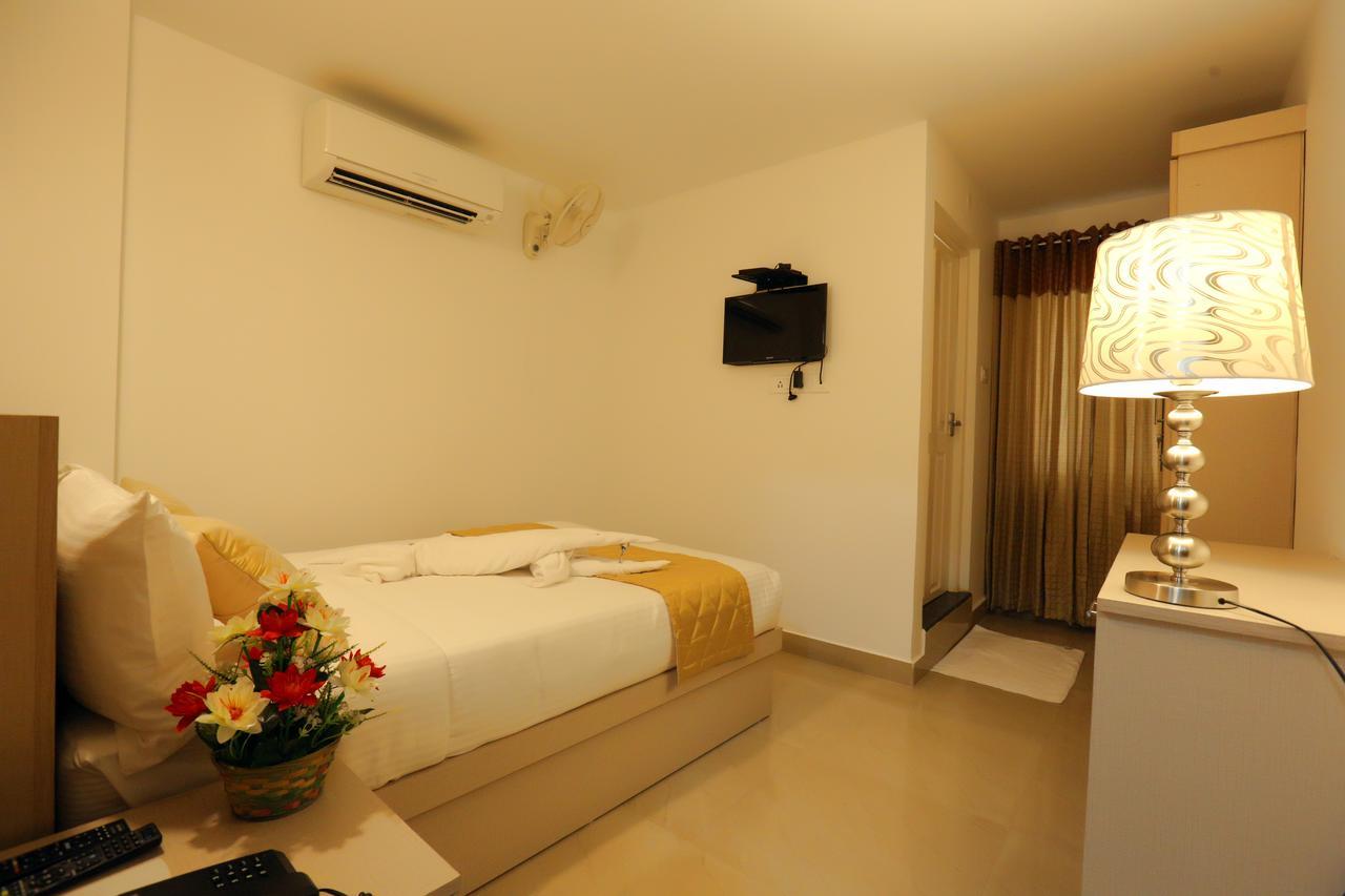 Hotel Swarna Residency Kochi Exterior foto