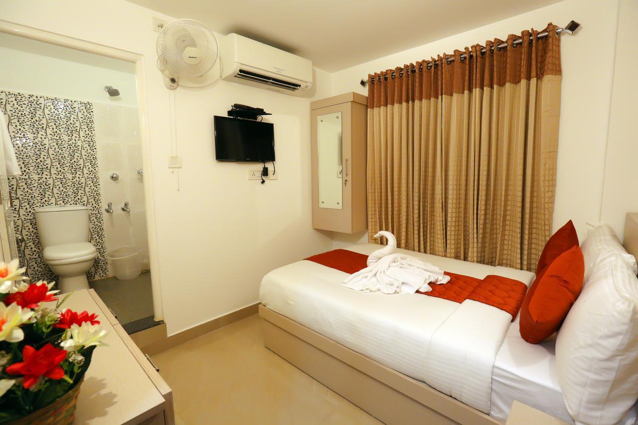 Hotel Swarna Residency Kochi Exterior foto